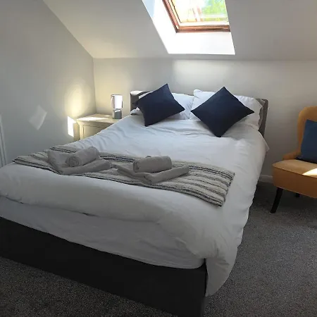 First Floor One Bedroom Apartment Quiet Location In Стаффорд Экстерьер фото