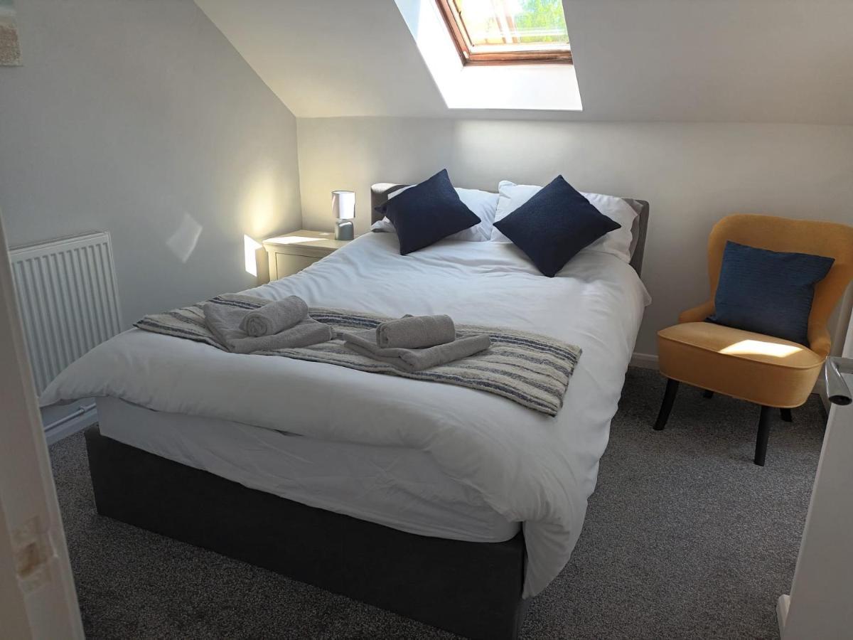 First Floor One Bedroom Quiet Location In