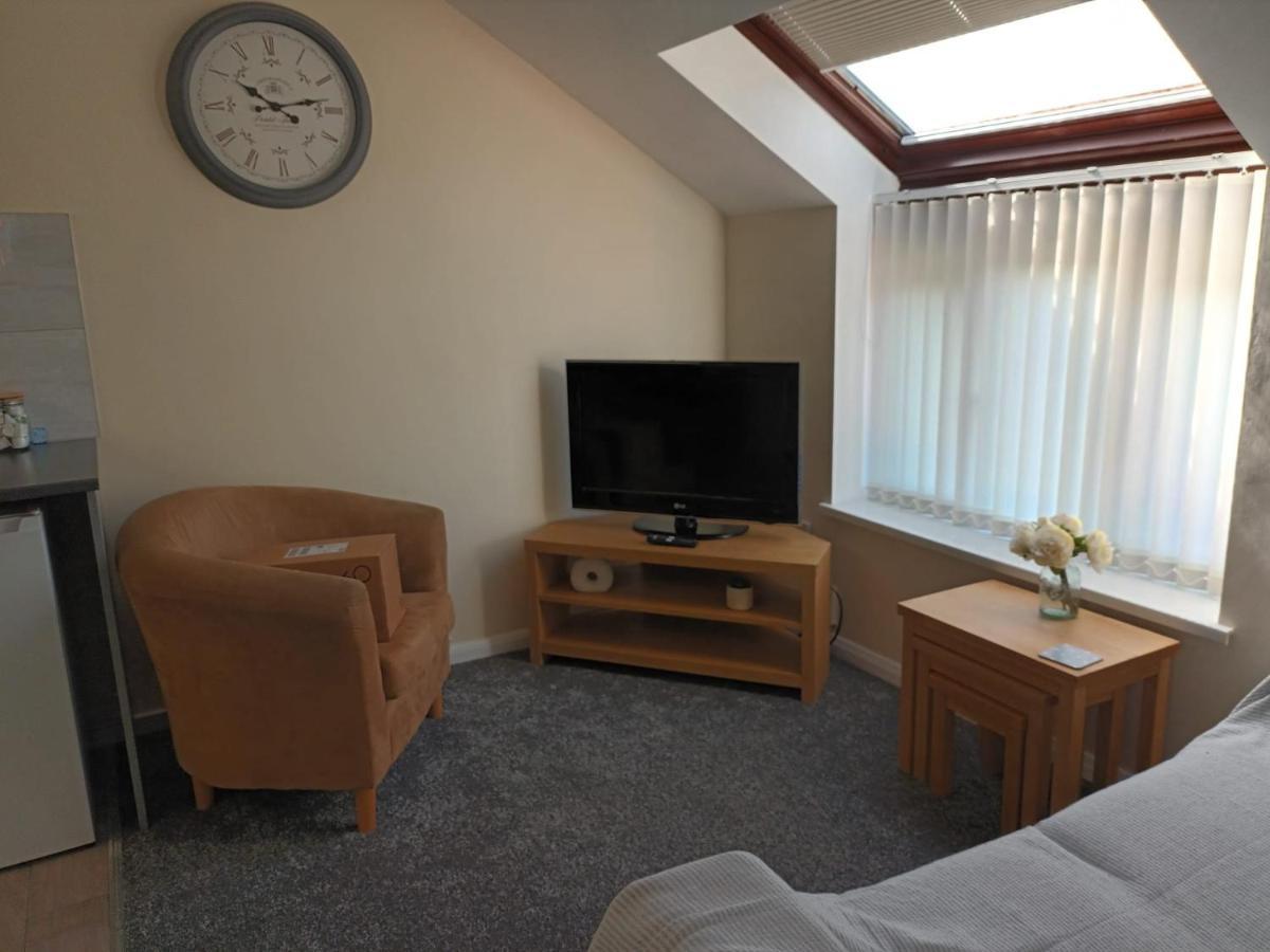 First Floor One Bedroom Quiet Location In Stafford